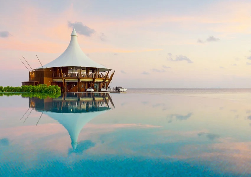 The Lighthouse Restaurant at Baros thumbnail 4
